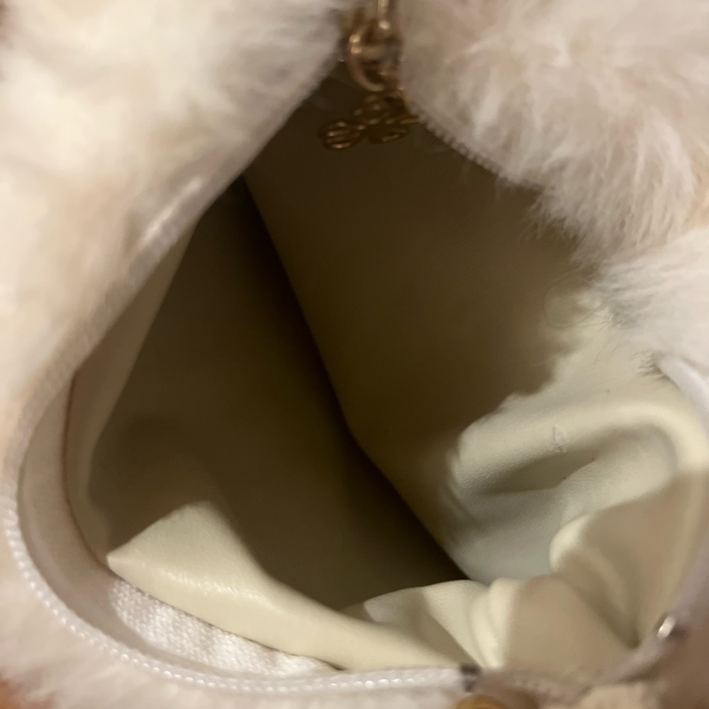 Fuzzy Heart Shaped Pearled Bride Purse - Picture 3 of 6